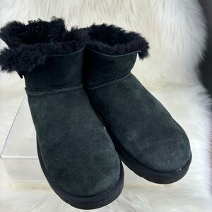 UGG ANKLE WINTER BOOTS SIZE 9 WOMAN